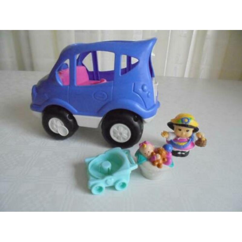 Busje met geluid en moeder en kind little people