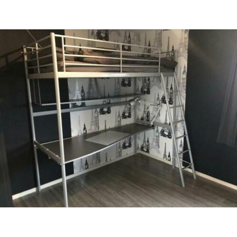 Hoogslaper met bureau en boekenplank grijs
