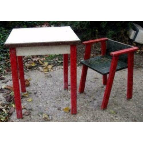 OPRUIMING Vintage kindertafeltje + stoel