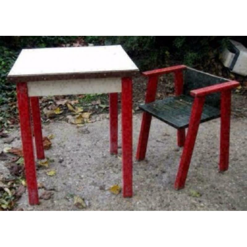 OPRUIMING Vintage kindertafeltje + stoel