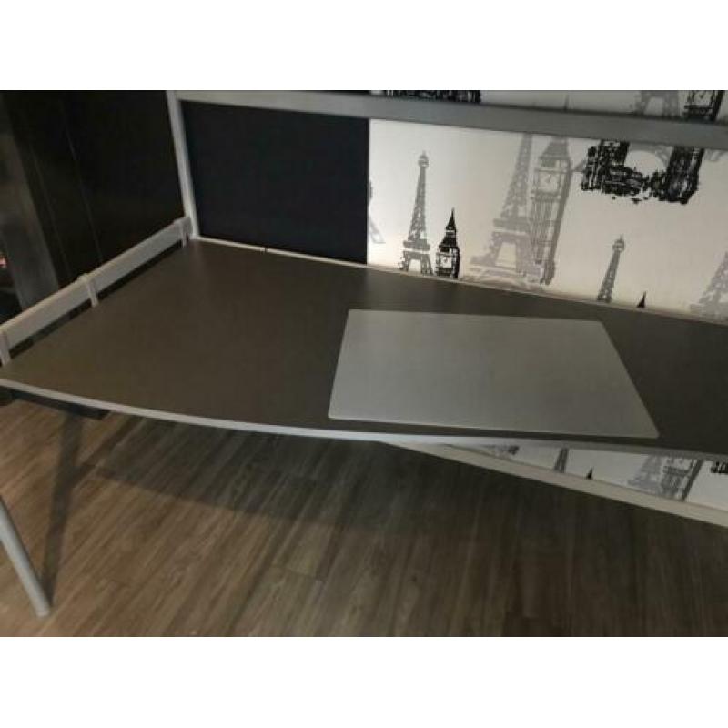 Hoogslaper met bureau en boekenplank grijs