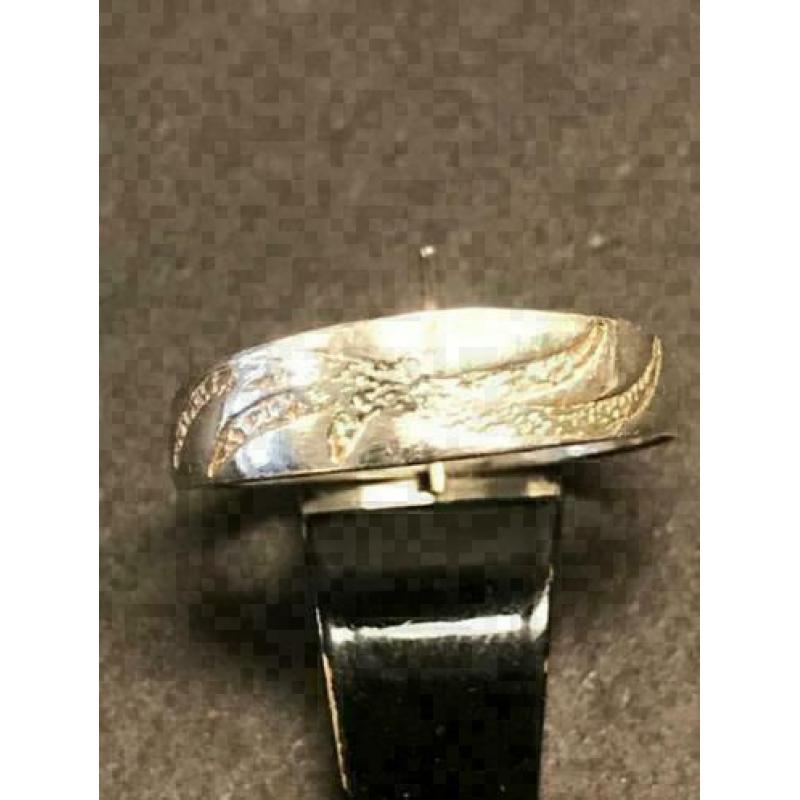 9962-39. ZIlveren ring met bewerkte rand