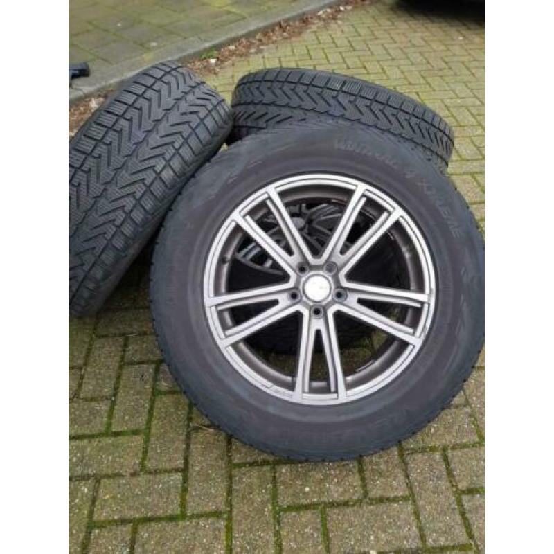 Alu velgen met winterbanden 235/65/R18