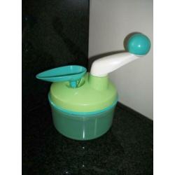 tupperware uiensnijder/hakmolen / shaker/kommen/bakjes enz e