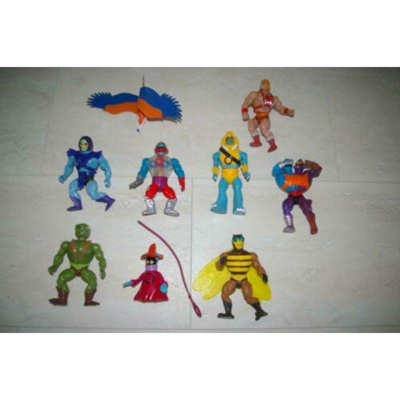 Diverse He-Man figuren en onderdelen.