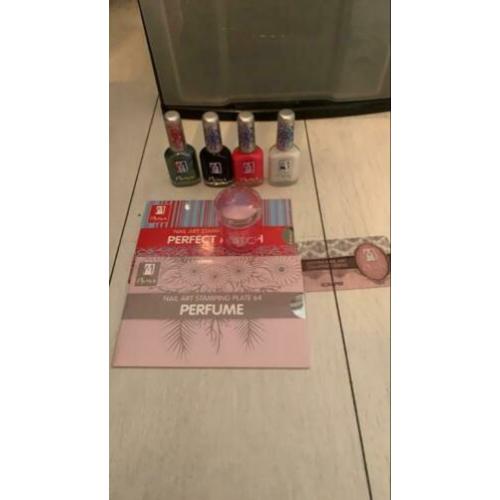 Nagel spullen lakjes stempels glitters stenen