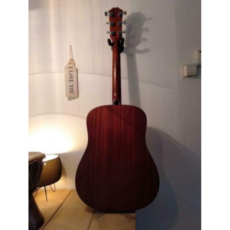 Taylor 110 en een Simon & Patrick Pro