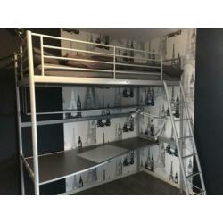 Hoogslaper met bureau en boekenplank grijs