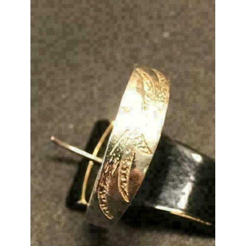 9962-39. ZIlveren ring met bewerkte rand