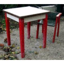 OPRUIMING Vintage kindertafeltje + stoel