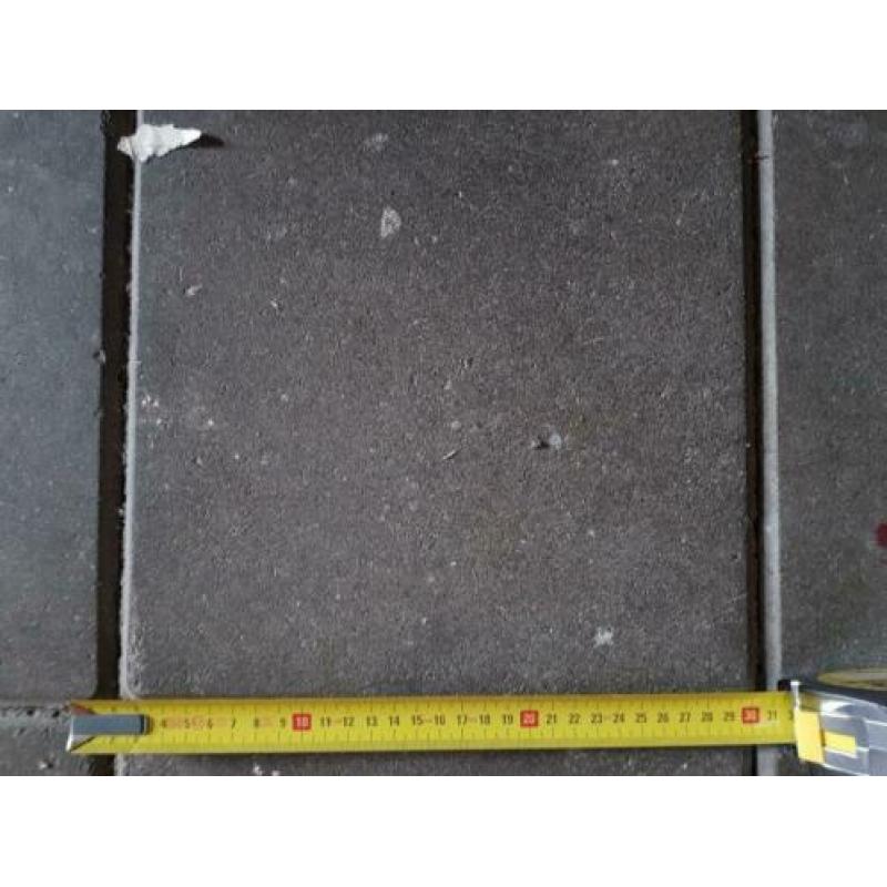 Gratis af te halen, tegels 30x30.