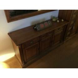 Woonkamer meubels dressoir tafel spiegel kast e.d.