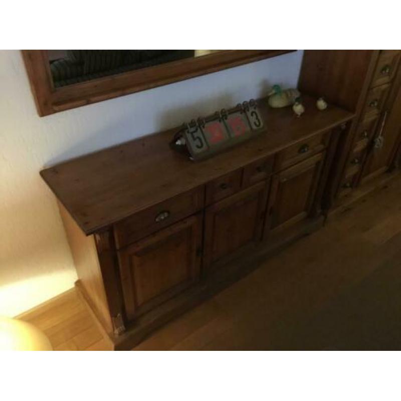 Woonkamer meubels dressoir tafel spiegel kast e.d.