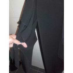 Lange zwarte jurk met mooie details. Steps. maat 40
