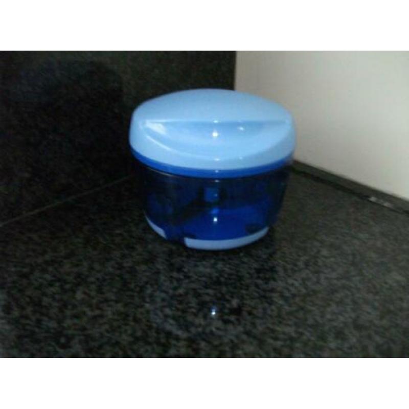 tupperware uiensnijder/hakmolen / shaker/kommen/bakjes enz e