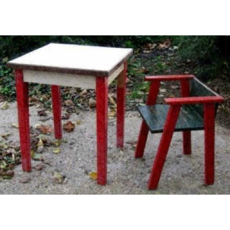 OPRUIMING Vintage kindertafeltje + stoel