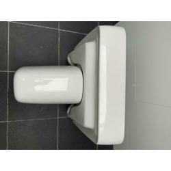 2 Keramag wasbakken incl. kranen (Grohe) en afvoer
