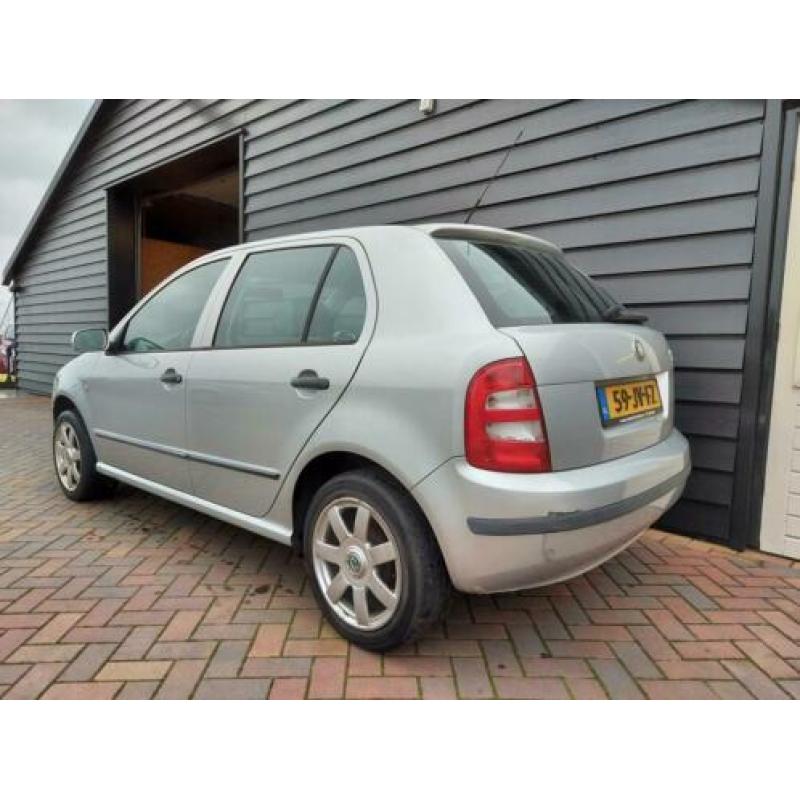 Skoda Fabia 1.4 Comfort * Cruise / 5 Drs / APK 19-4-2021 *