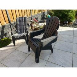 Tuinstoelen met kussens en kist