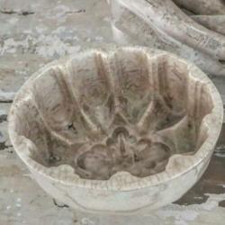 Oude beboterde puddingvorn