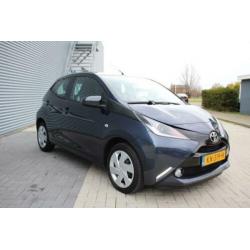 Toyota Aygo 1.0 VVT-i x-play € 7.945,00