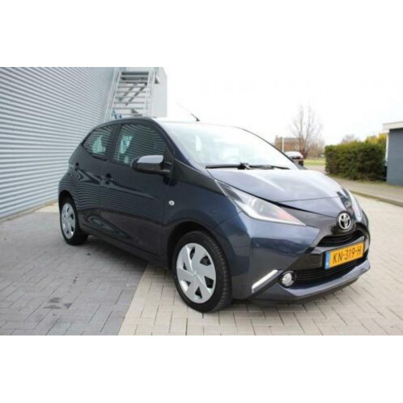 Toyota Aygo 1.0 VVT-i x-play € 7.945,00