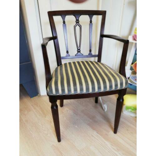2 x klassiek model stoel met stoffen bekleding