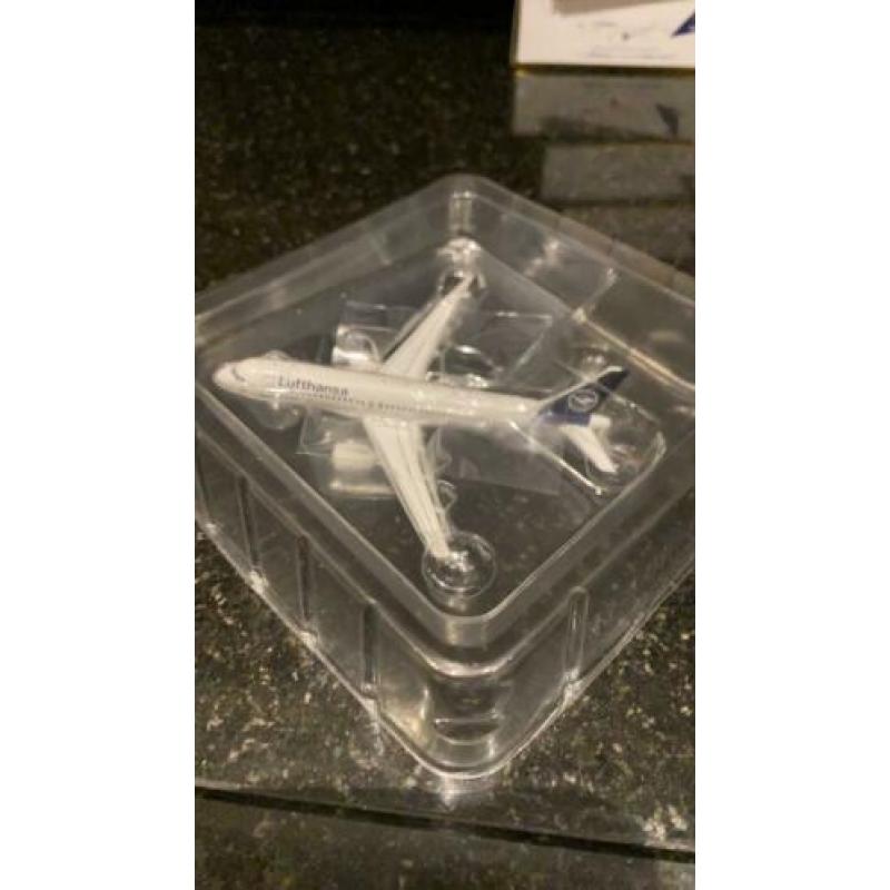 Lufthansa A320 neo pandamodel 1:400