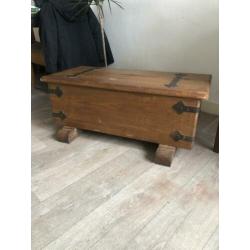 Gave kist eikenhout met gietijzer beslag
