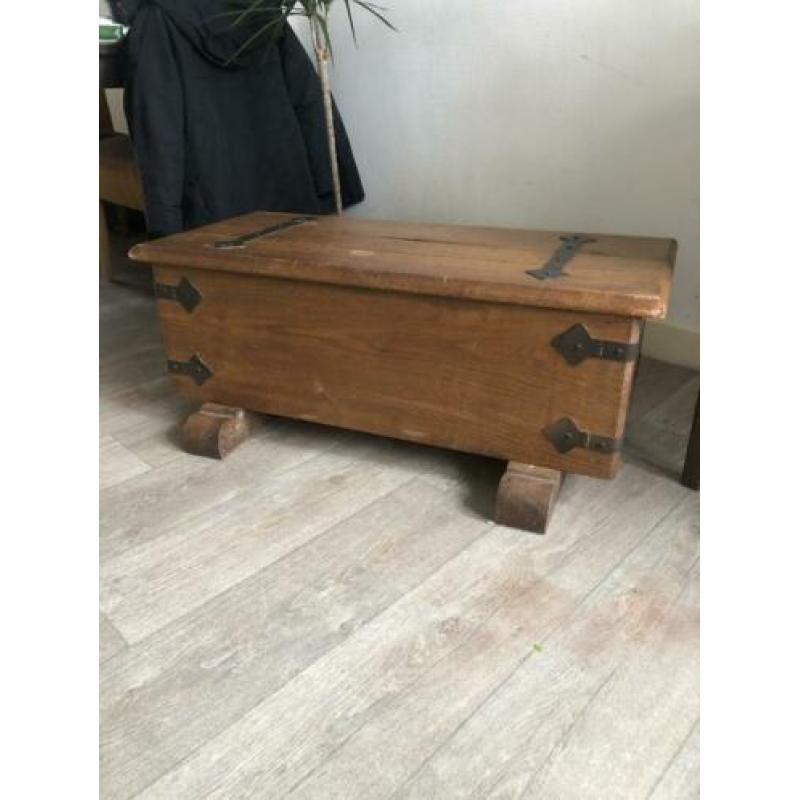 Gave kist eikenhout met gietijzer beslag