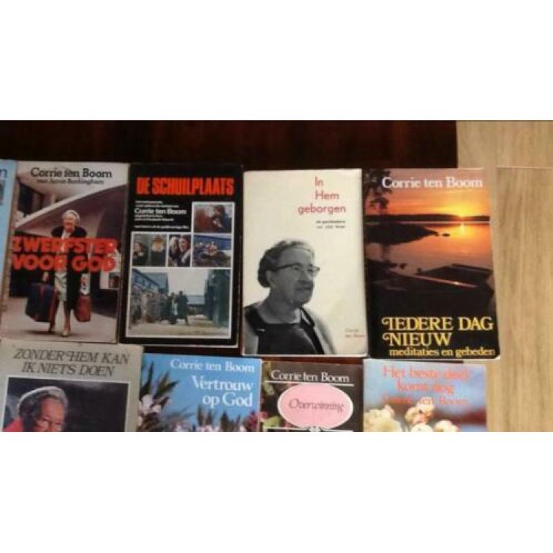 12 bundels/boeken Corrie ten Boom
