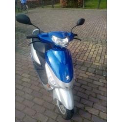 Peugeot Vclic blauw kenteken.