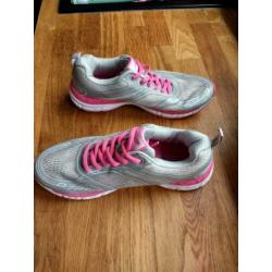 Grijze sneakers 36