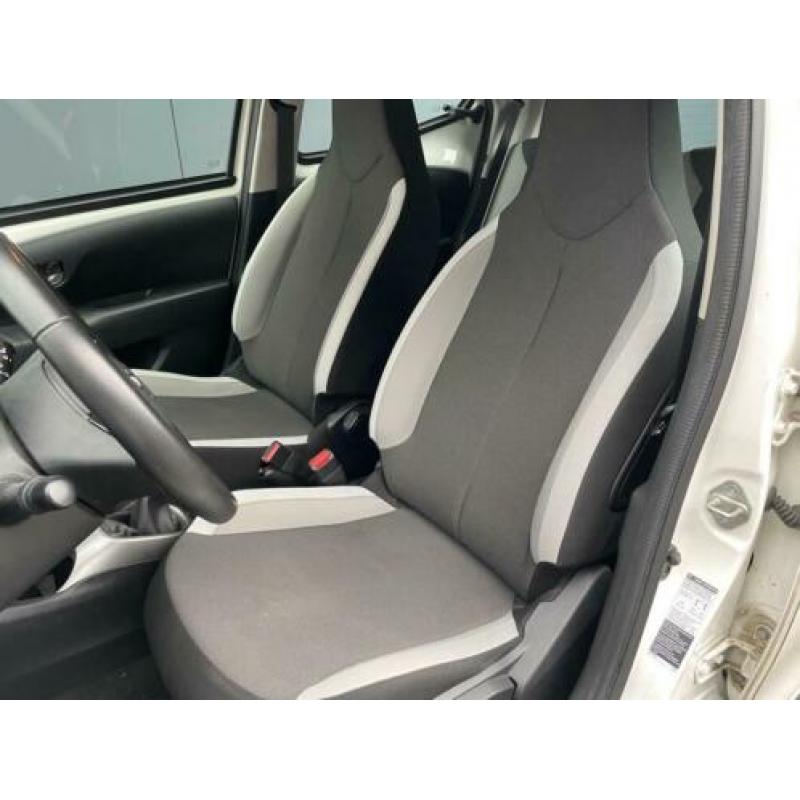 Toyota Aygo 1.0 VVT-i x-Play Climate Control