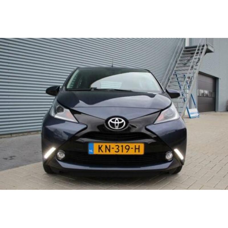 Toyota Aygo 1.0 VVT-i x-play € 7.945,00