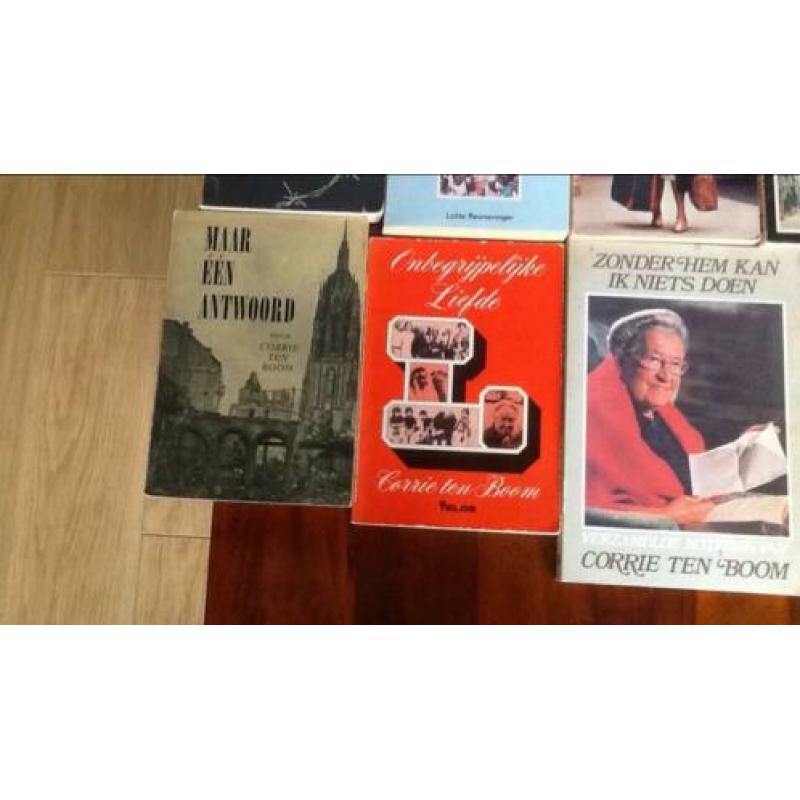 12 bundels/boeken Corrie ten Boom