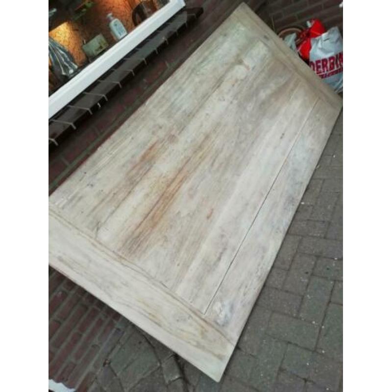 stevige robuuste eetkamertafel