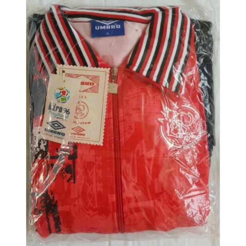 Voor de verzamelaar Ajax Umbro trainingspak in verpakking