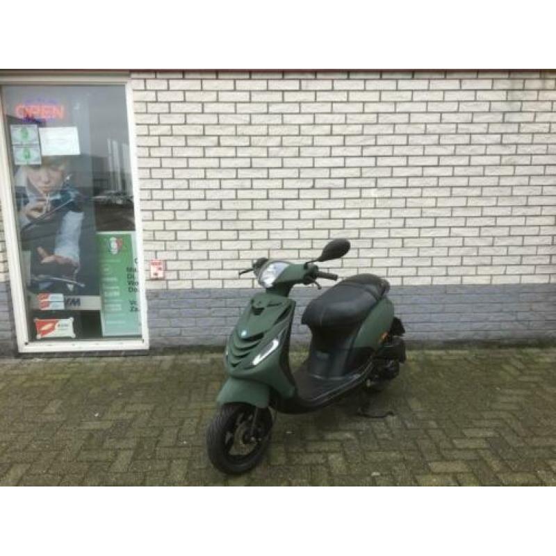 Toffe piaggio zip sp 25 4-takt mat groen snor bj2015 8000km