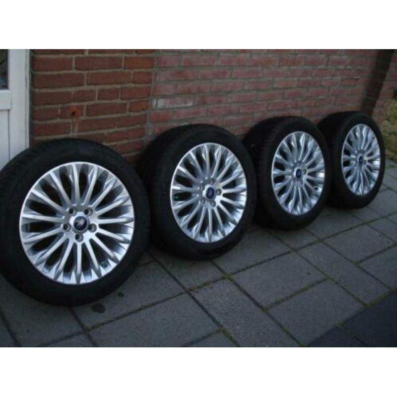 17 inch ORIGINELE FORD velgen met zomer banden 5x108