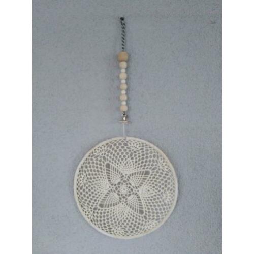 Kaartjes hanger handgemaakt van houten kralen