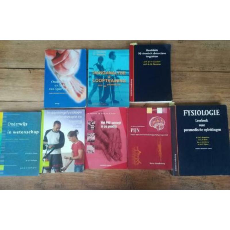 Fysiotherapie boeken te koop!