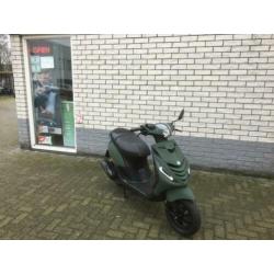 Toffe piaggio zip sp 25 4-takt mat groen snor bj2015 8000km