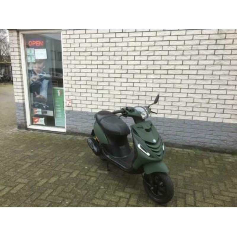 Toffe piaggio zip sp 25 4-takt mat groen snor bj2015 8000km