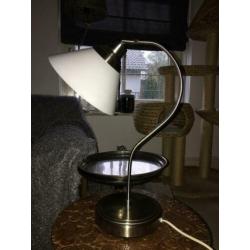 2 verstelbare tafel, bureau lampen.