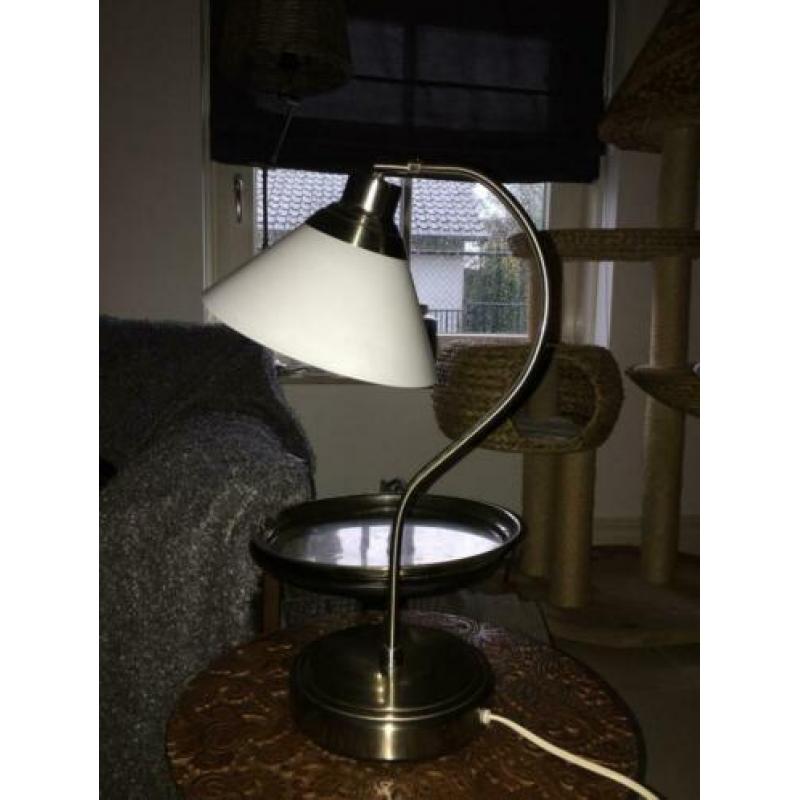 2 verstelbare tafel, bureau lampen.