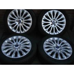 17 inch ORIGINELE FORD velgen met zomer banden 5x108