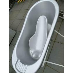 Babybadje zilver 8 keer gebruikt baby bad met standaard
