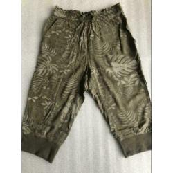 Maat 140 - h&m zomerse bermuda - groen geprint