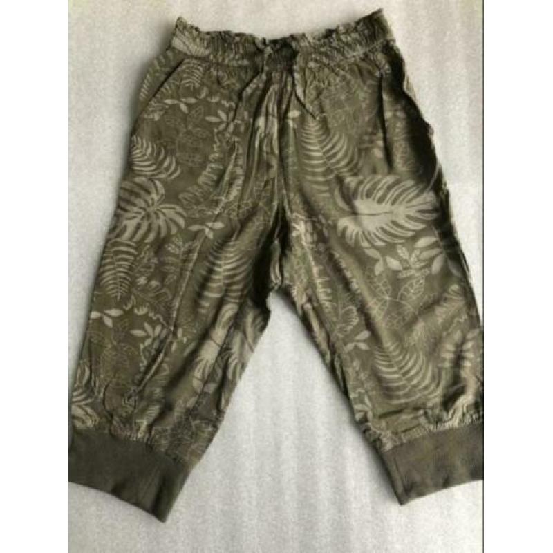 Maat 140 - h&m zomerse bermuda - groen geprint
